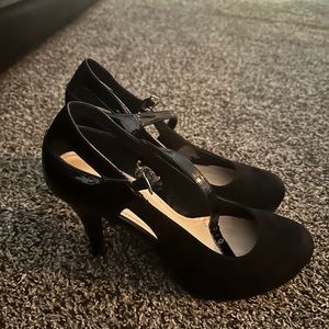 Women shoes size 10 still in good condition